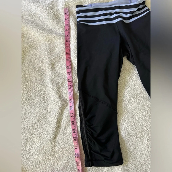 Lululemon 4 Black Sea Striped printed cropped leggings. Luxtreme Circle Mesh. - Picture 15 of 15